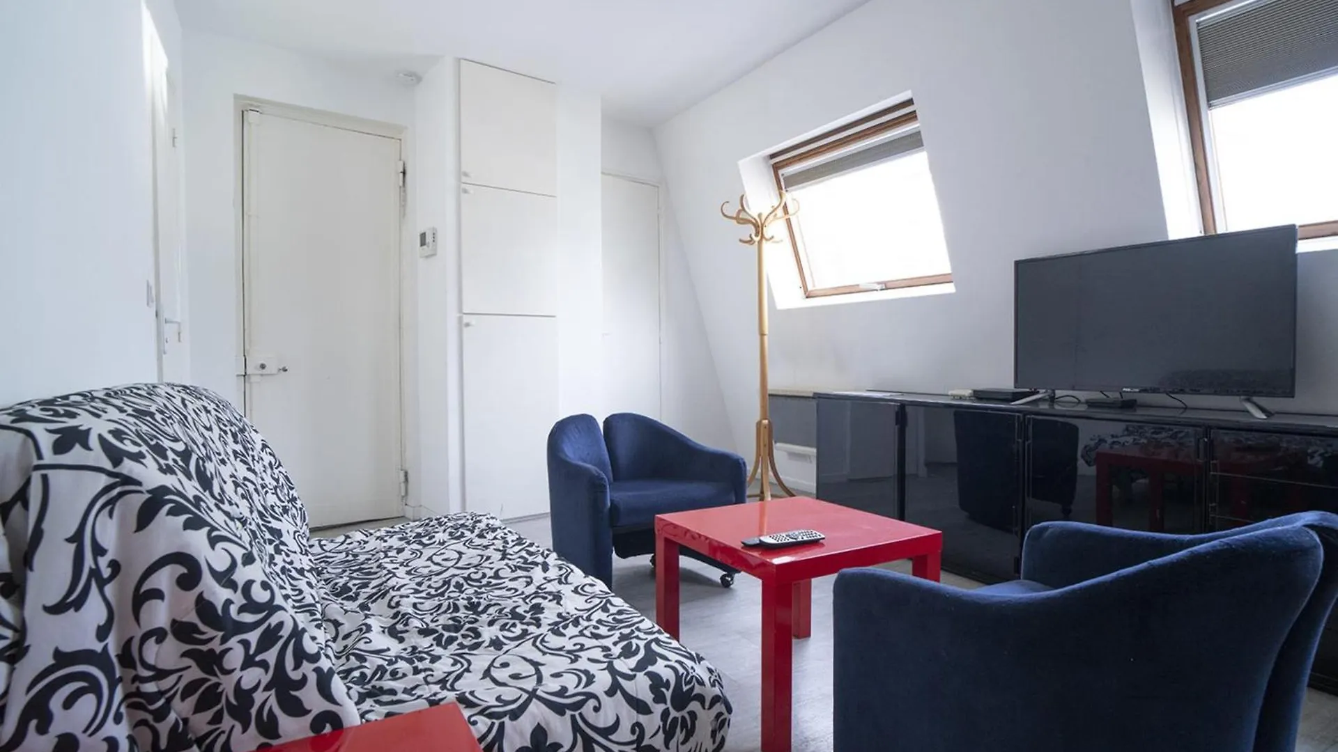 Comfortable In The Heart Of * Paris